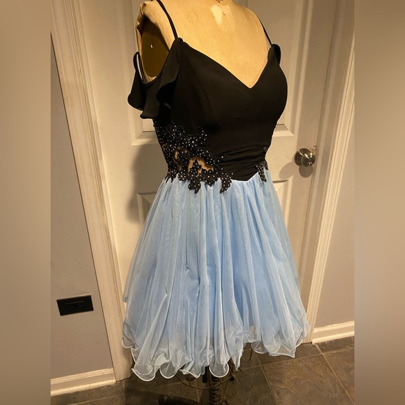 Dresses & Skirts - Women Size 4 Blue & Black Formal Dress